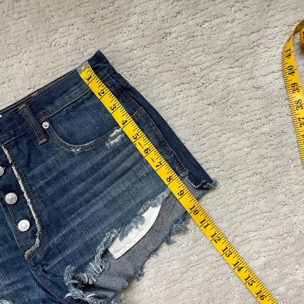 Abercrombie & Fitch Distressed Button-Fly Denim Shorts Medium Wash Frayed Size 6 - Picture 15 of 17